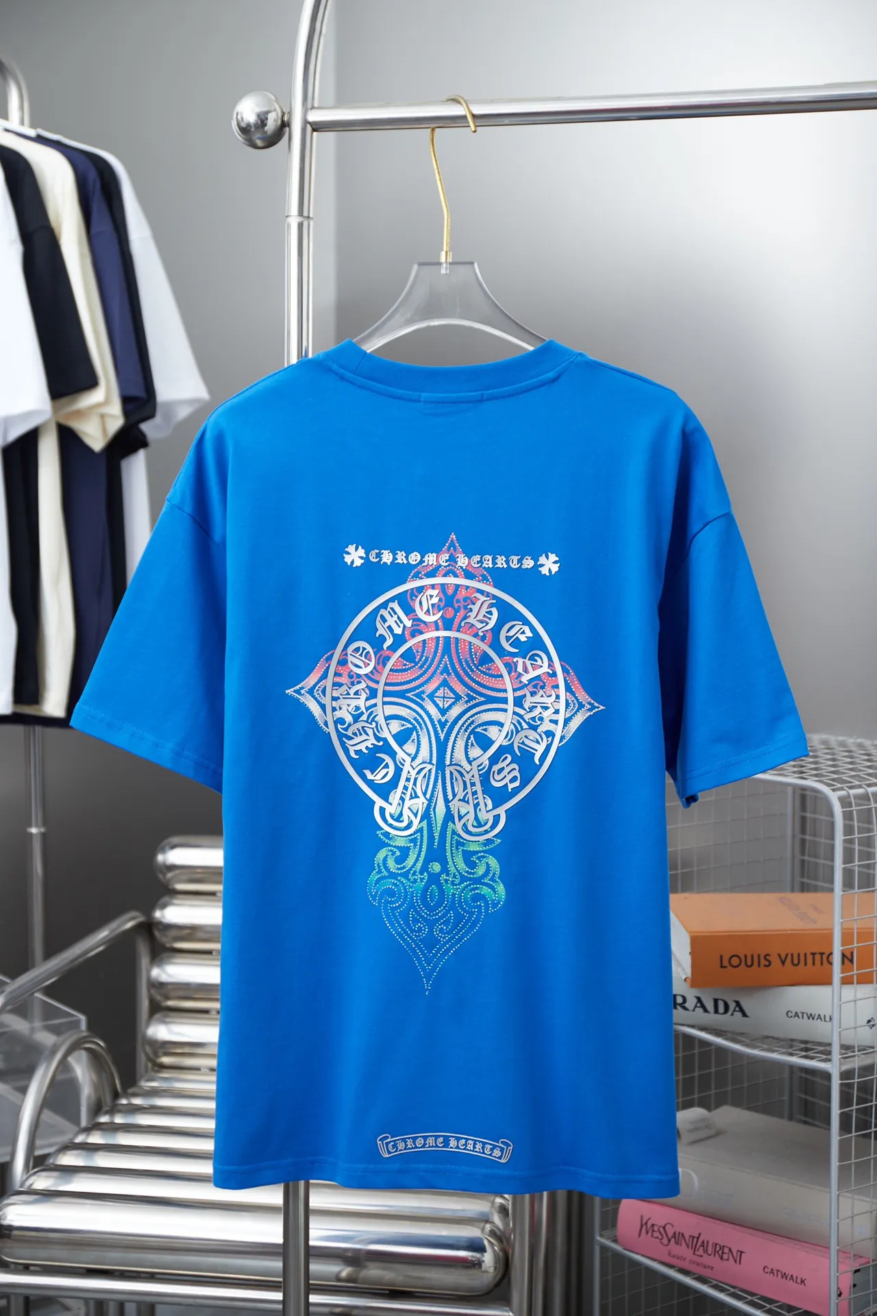 🅿️210 Ch*ome Hearte CH 25SS early spring new model, silicone printed hot diamond short sleeves, light luxury, essential item for daily commuting for men and women, correct version, welcome to compare, detailed features · 320g 100% pure cotton double yarn jersey fabric · Custom dyed in the same vat, special thickened 32 count double strand 1X1 thread · Digital direct printing cross✝️➕Imported Australian matte pearlescent diamonds➕Three-dimensional silicone heart pattern · Double-needle stitching across seams · Original main mark washed tag brand moisture-proof paper packaging Color: Black/White/Blue/Rose Size: S/M/L/XL